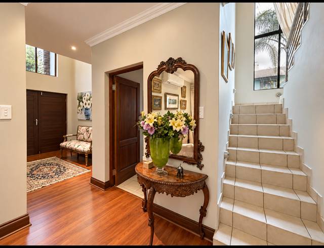 5 BEDROOM FREEHOLD FOR SALE IN MIDSTREAM ESTATE